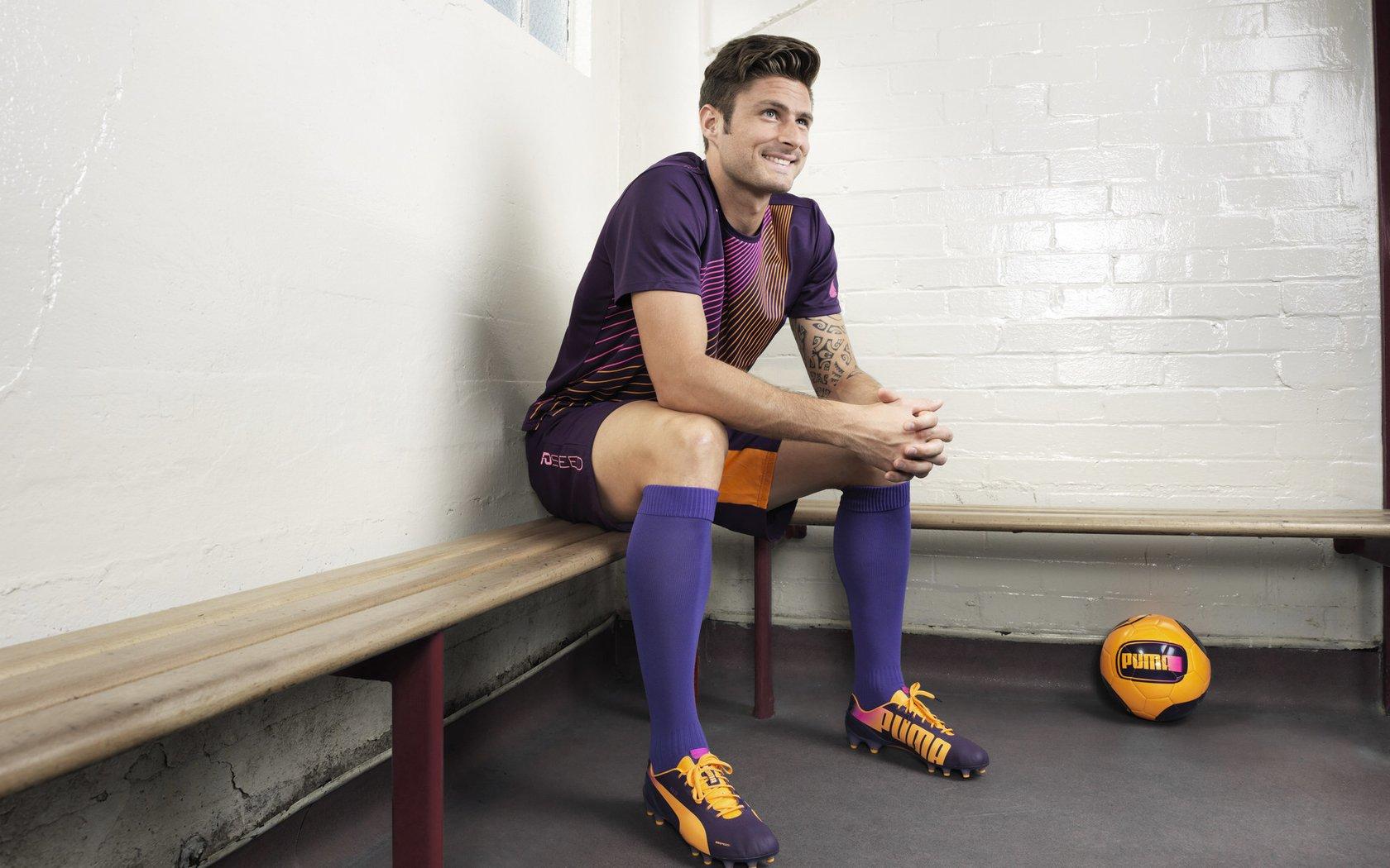 德约科维奇鏖战五盘险胜新生代 温网夺冠追平历史纪录